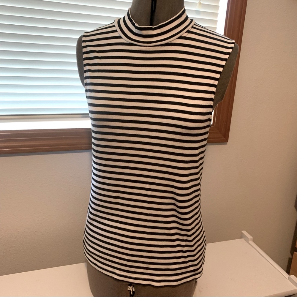 Splendid sleeveless mock turtleneck